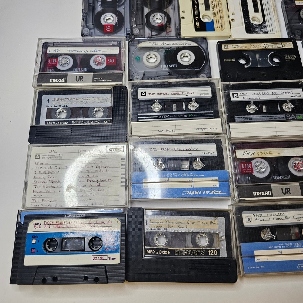 Random assortment of 80s and 90 concert and tape recordings on cassettes. READ!